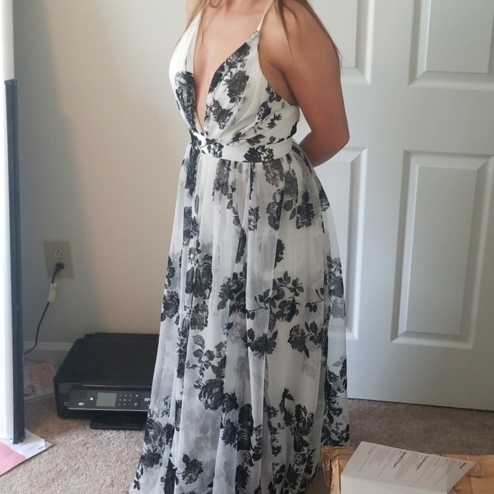 Dress - Picture 7 of 8